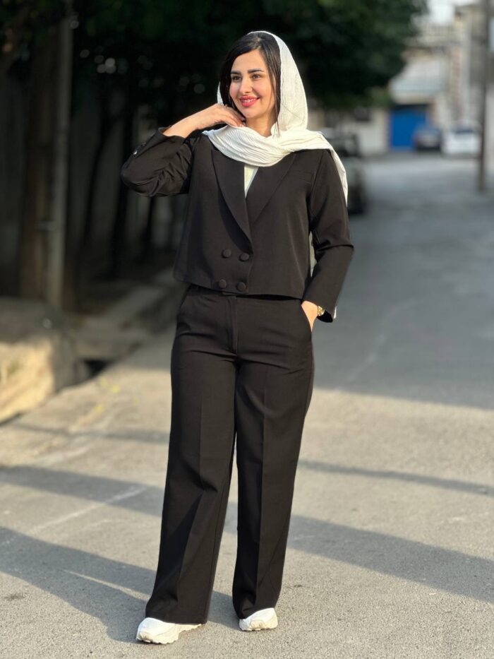 IMG 20251210 170403 471 e1782544013401 - استایل مناسب محرم؛ چه لباسی برای مراسم عزاداری بپوشیم؟