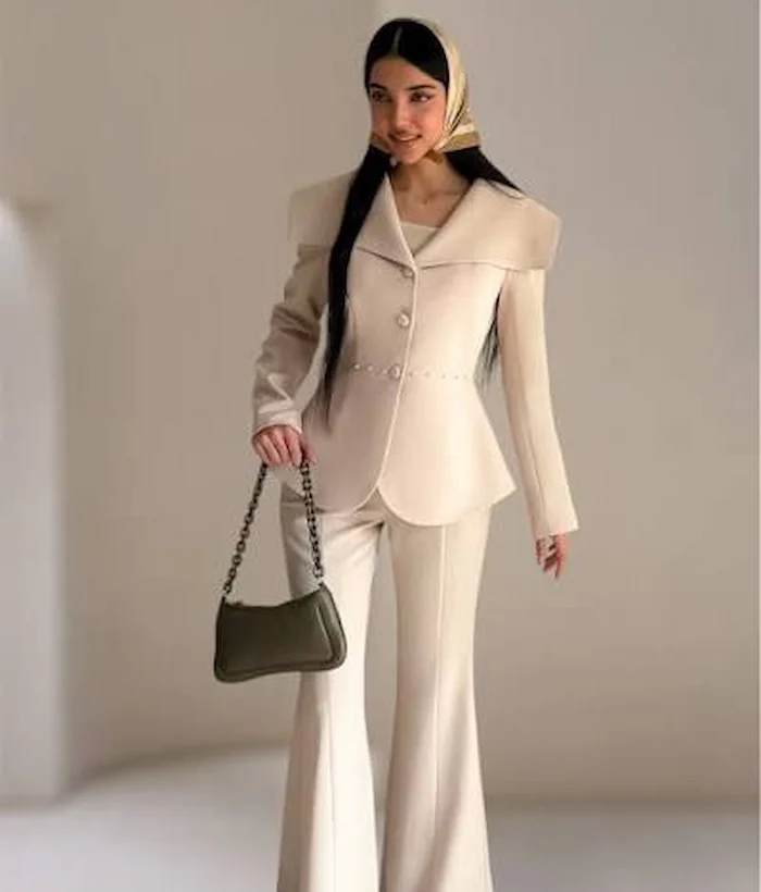 ساعت شنی7477474 e1783419209647 - لباس مناسب فرم بدن ساعت شنی | چگونه استایل خود را جذاب&zwnj;تر کنیم؟