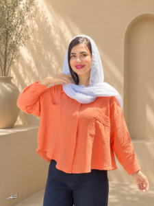 شومیز 468546946847 225x300 - شلوار مناسب ران بزرگ؛ 5 مدل که هم راحت&zwnj;اند و هم خوش&zwnj;استایل