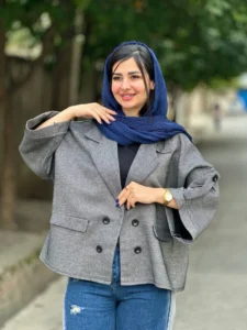 کت 215641354 225x300 - استایل با شلوار پاکتی؛ 8 ترکیب جذاب برای خانم&zwnj;ها